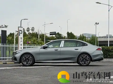 宝马5系跌至32万，抄底时机还是换代前夜？-1