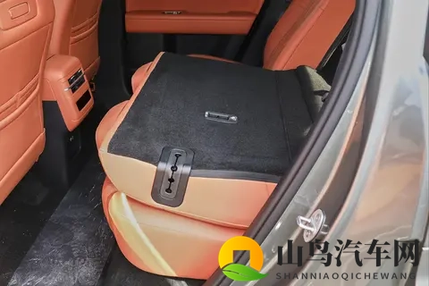 方程豹钛7：外酷内舒，科技大空间SUV的舒适之道，买得钛对了-3