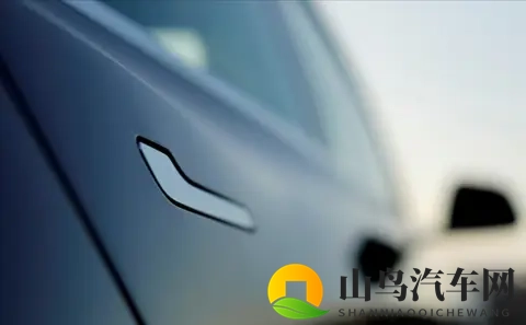 特斯拉即将取消门把手？新设计已申请专利，将门把手装入车门中-3