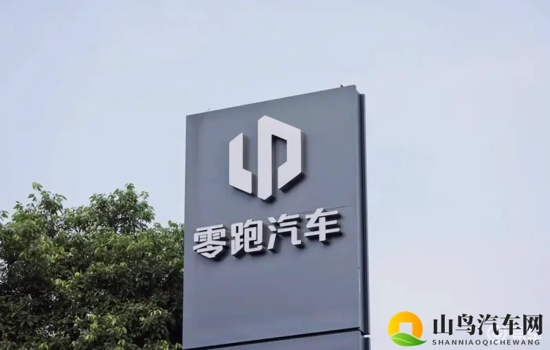 零跑首款MPV谍照曝光，5.2m车长，半价MEGA要来了-1