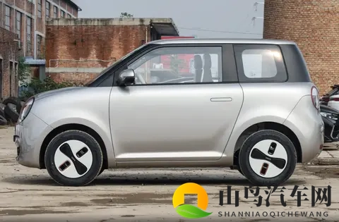 26款长安Lumin上市，5万出头配宁德时代电池，上下班代步可以考虑-1