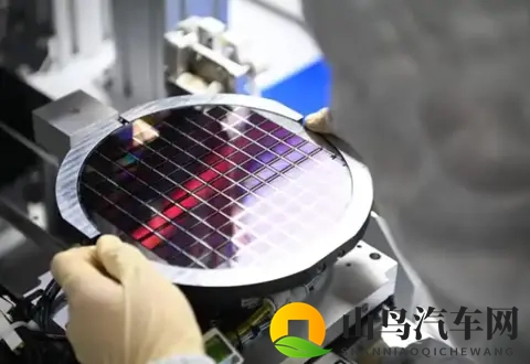 神里绫华焯出白水该如何处理：汽车白水问题揭秘：告别漏液烦恼，保养妙招大公开-2