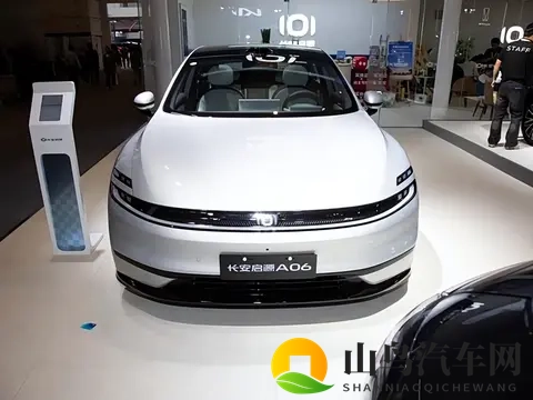 长安启源A06上市，提供纯电与增程选择，售价1099万元起-2