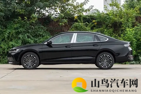 2026款大众迈腾B9实车亮相！方向盘回归物理按键_增华为HiCar-3