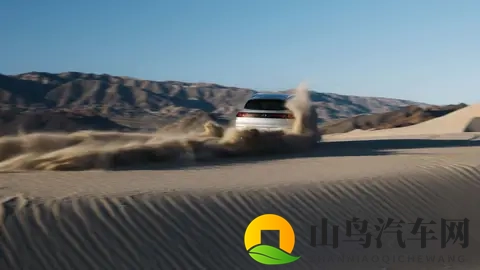 竟然出现在这里?首试奔驰纯电GLC,沙丘冲浪考验软件与性能表现-1