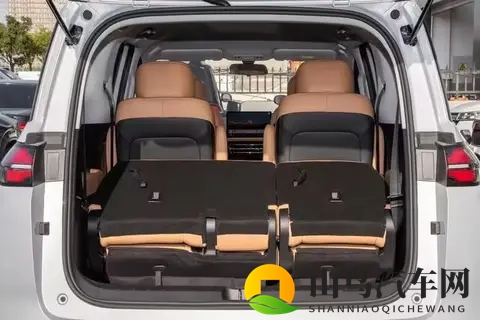 10万级家用MPV新选择！7座大空间+电滑门，家用太香了-2