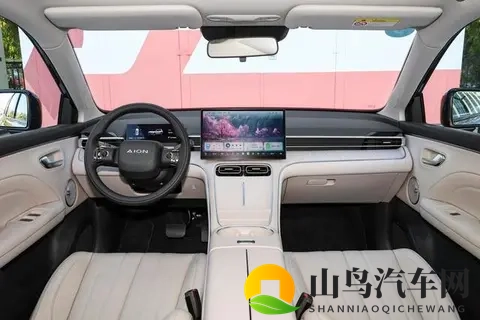 广汽发力了!1268万起售,空间大、续航远,这款新车能火?-3