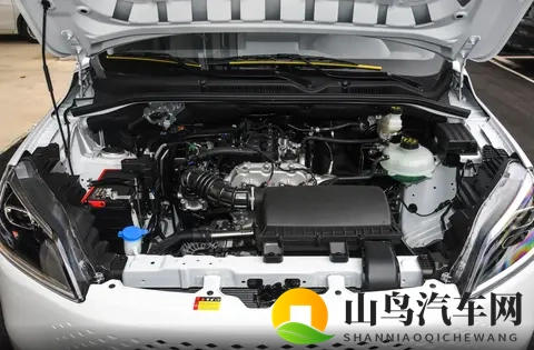 售价548万起，全新五菱宏光燃油版上市，外观内饰调整，动力升级-1