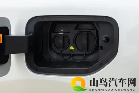 +到底加了啥？东风奕派eπ007+，真有这么香？-3