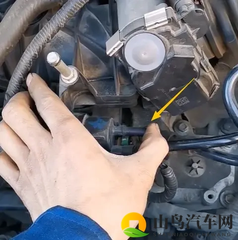 别克GL8混合气过稀，别走弯路，一拔一堵直接破案！-2