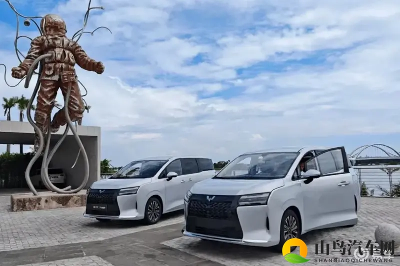 五菱星光730：全能家庭座驾，电滑门加持，出行新体验-1