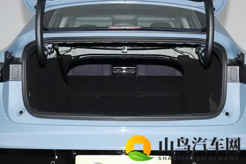 10万级轿车新选择！空间大，续航稳，配置高，零跑B01家用真香！-2