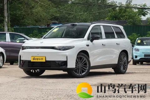 被低估的中大型SUV，配8295芯片+800V快充，零跑C16家用合适吗？-1