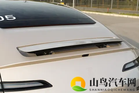 阿维塔12四激光版试驾体验:30万级豪华轿车的实用之选-3