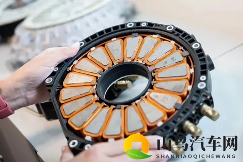 奔驰纯电AMG将祭出大杀器,宝马iM:从从容容,游刃有余!-2