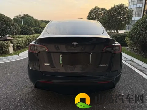 18万多拿下准新特斯拉Model Y，通勤代步有面儿！-3