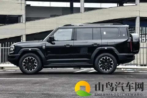 方盒子造型，30多万的价格，这款硬派SUV有什么亮点？-3