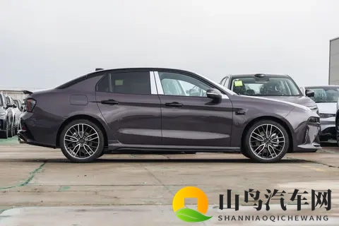 10-15万选燃油车？别再纠结了！​看看第三代领克03购车享福利-1