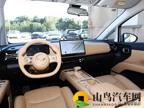 2025 年真七座 SUV 标杆？五菱星光 730：第三排能躺、能装露营装备-3