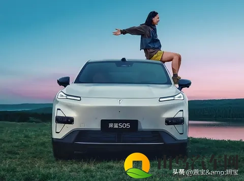 1169万起!深蓝S05Lite纯电版,520km续航+后驱操控,性价比标杆-1