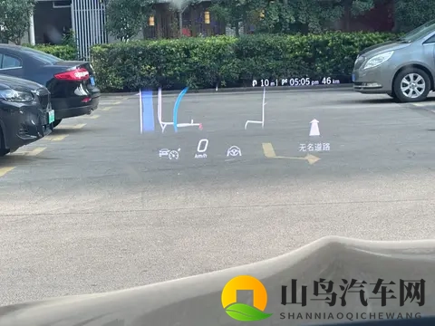 奔驰新款GLS450加装原厂HUD抬头显示系统，多一个功能多一份保障-1