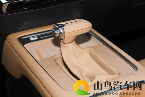 家用MPV怎么选?五菱星光730:空间大,动力足,配置全-3