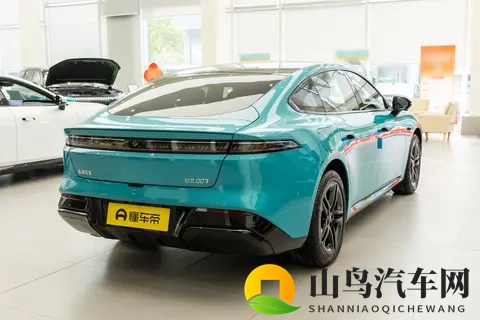 东风奕派 eπ007 + ：15 万级轿跑的 全能选手，真能当 “小米平替”？-1
