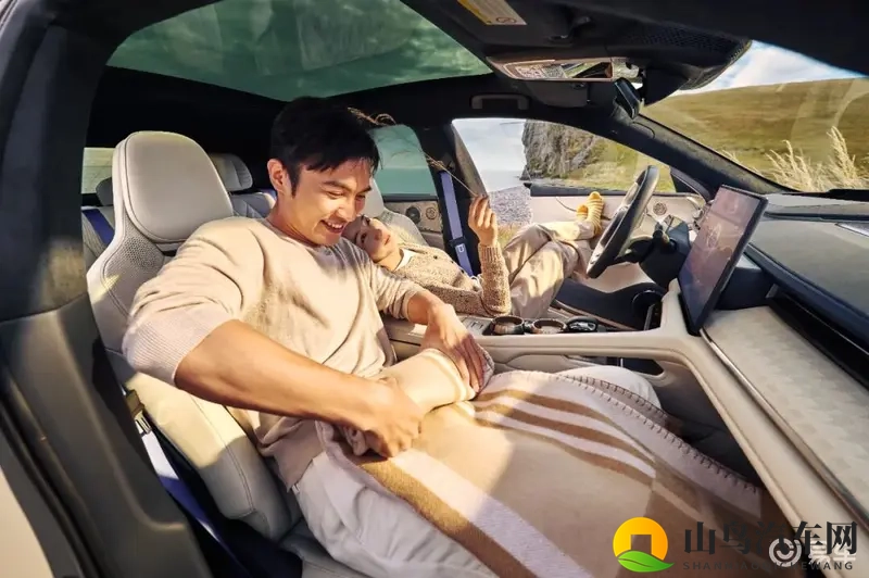 新款极氪001内饰图片发布 科技感和豪华感全面提升-1