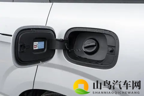 腾势N8L实力无短板,主流家庭豪华出行的理想选择-3