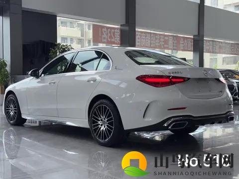 216W圆梦奔驰C级，优雅运动风，都市白领新选择-1