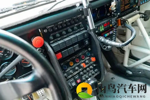 男男十八禁 啪啪网站小蓝：小蓝汽车：领跑智能驾驶，绿色出行新潮流-3