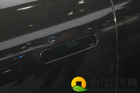 新车  搭载第二排吸顶屏_2+2+2式6座布局，智己LS9内饰官图发布-1