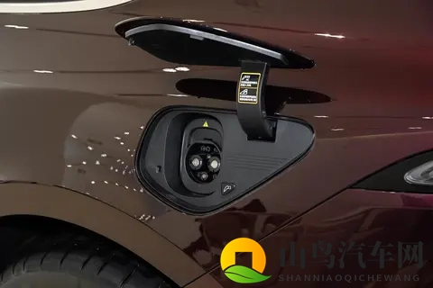 蔚来发力了！ET9配激光雷达+Cedar雪松系统，比BBA更香？-1