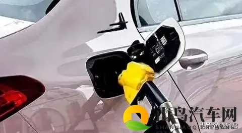 燃油车补贴突然回归，禁燃政策打脸了？官方数据藏着大秘密-3