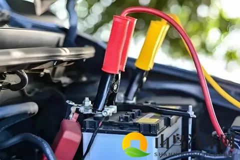 油车电瓶寿命揭秘：一般能用多久？如何延长？-1