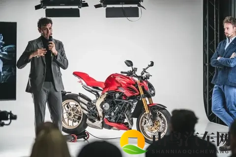 暴徒新贵登场！全球限量300台，MV奥古斯塔Brutale 950 米兰展首发-1