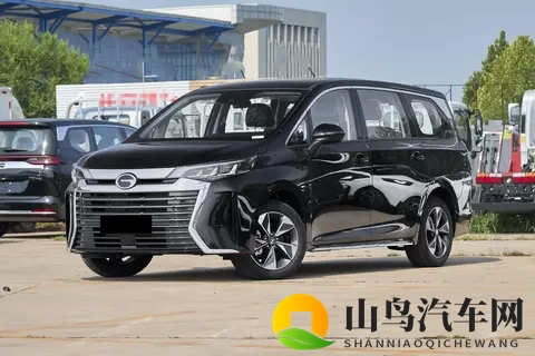 五菱星光730，11月上市！738万起带侧滑门，传祺M6慌吗？-1