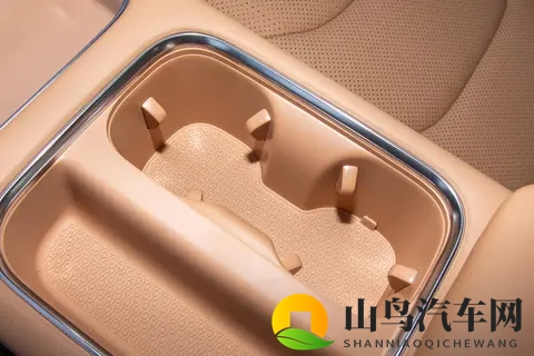 星光730“一车三动力”电滑门+真7座，全家出行0焦虑-3