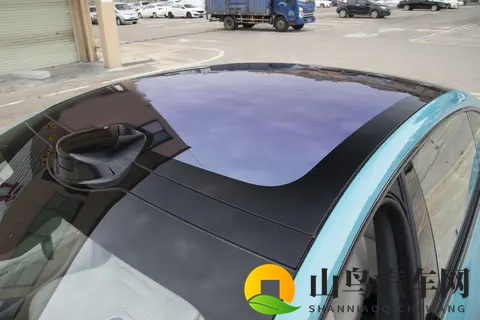 高颜值C级轿跑，37s破百，配激光雷达+电动尾翼，预售1499万起-3