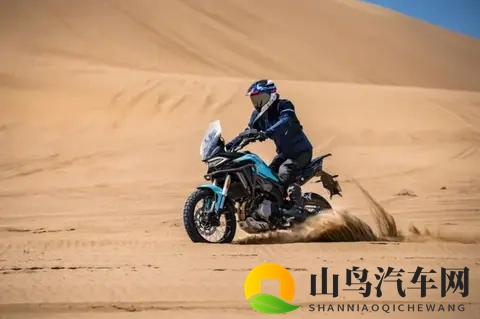 两万出头配齐三箱和双电控，这台国产ADV让春风450MT也紧张？-3