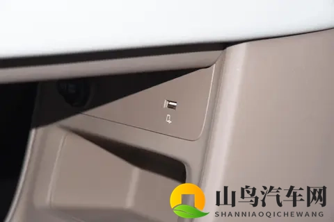 上汽旗舰·智己LS9预售，颠覆30万级大六座SUV格局-1