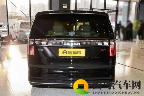 极氪009六座行政版：旗舰MPV的均衡实力与家庭出行新选择-2