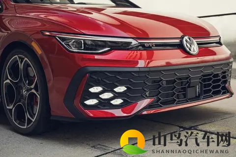 2026款高尔夫GTI来袭，20T可69秒破百，燃油钢炮还有未来吗？-2