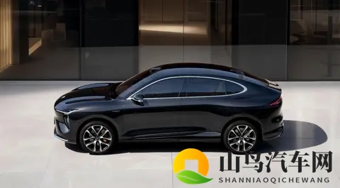 别光听介绍,看大V实际上路测试智己LS6辅助驾驶-1