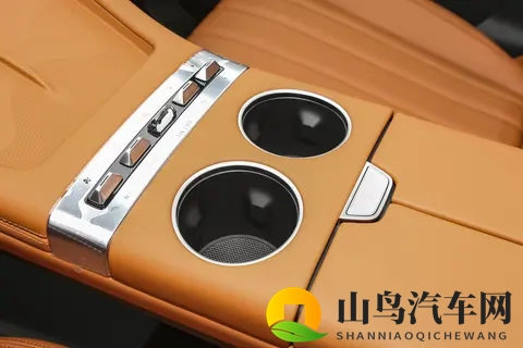 10万级大七座SUV，999万起售，安全舒适不将就！-1