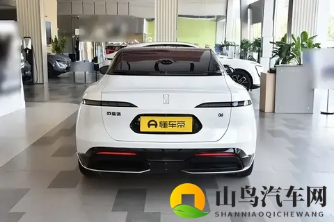 我发现它真懂年轻人：颜值、智能、舒适全在线，这款中型车咋样-1