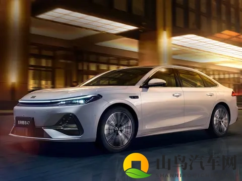 首次突破30万辆大关,吉利汽车公布10月销量307133辆-1