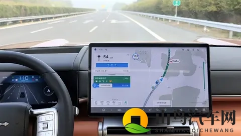 既有越野车的硬派，也有家用车的细腻，试驾方程豹钛7-2