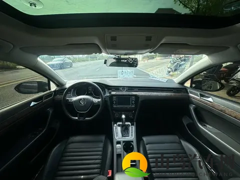 10万多拿下大众迈腾,28万公里一手车况值不值?-2