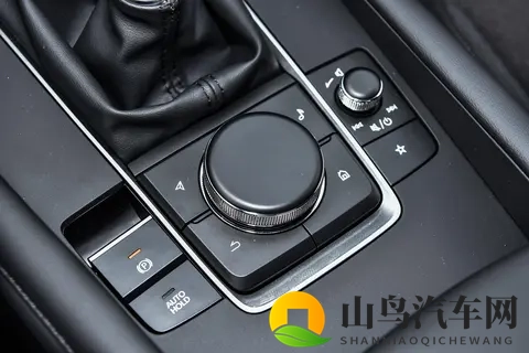 开昂克赛拉，嘴硬了3年，高速服务区被上了一课-1